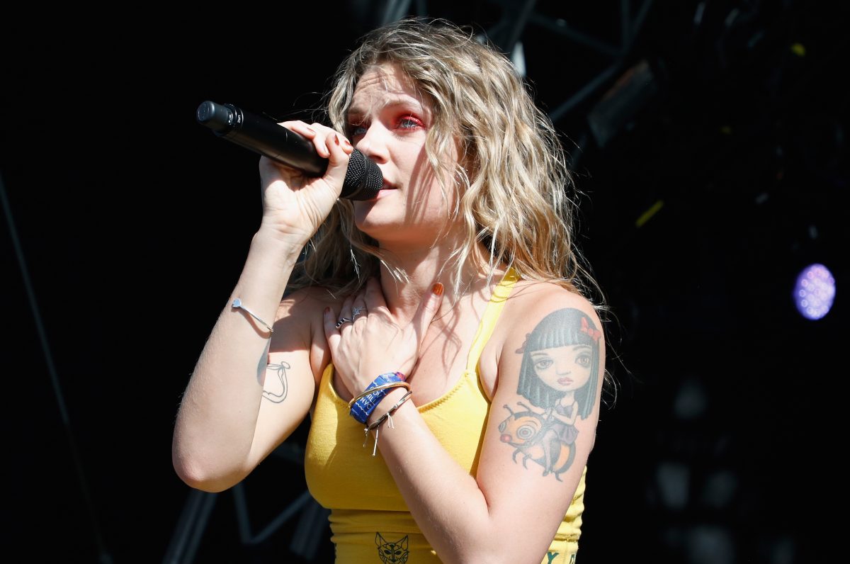 Singer Tove Lo effectue au cours de 2017 Governors Ball Music Festival à Randall's Island avec fard à paupières rouge
