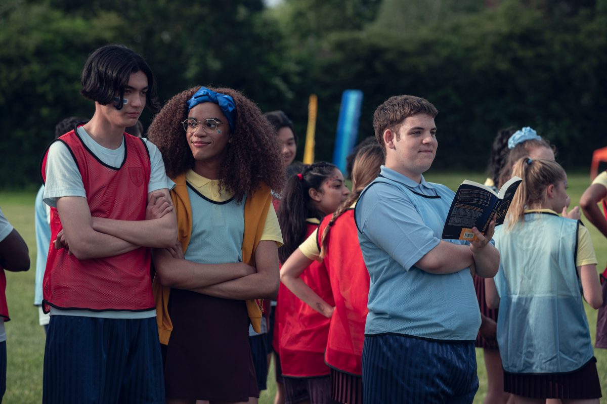 William Gao, Yasmin Finney et Tobie Donovan dans le rôle de Tao, Elle et Isaac dans l'adaptation télévisée de Netflix des livres