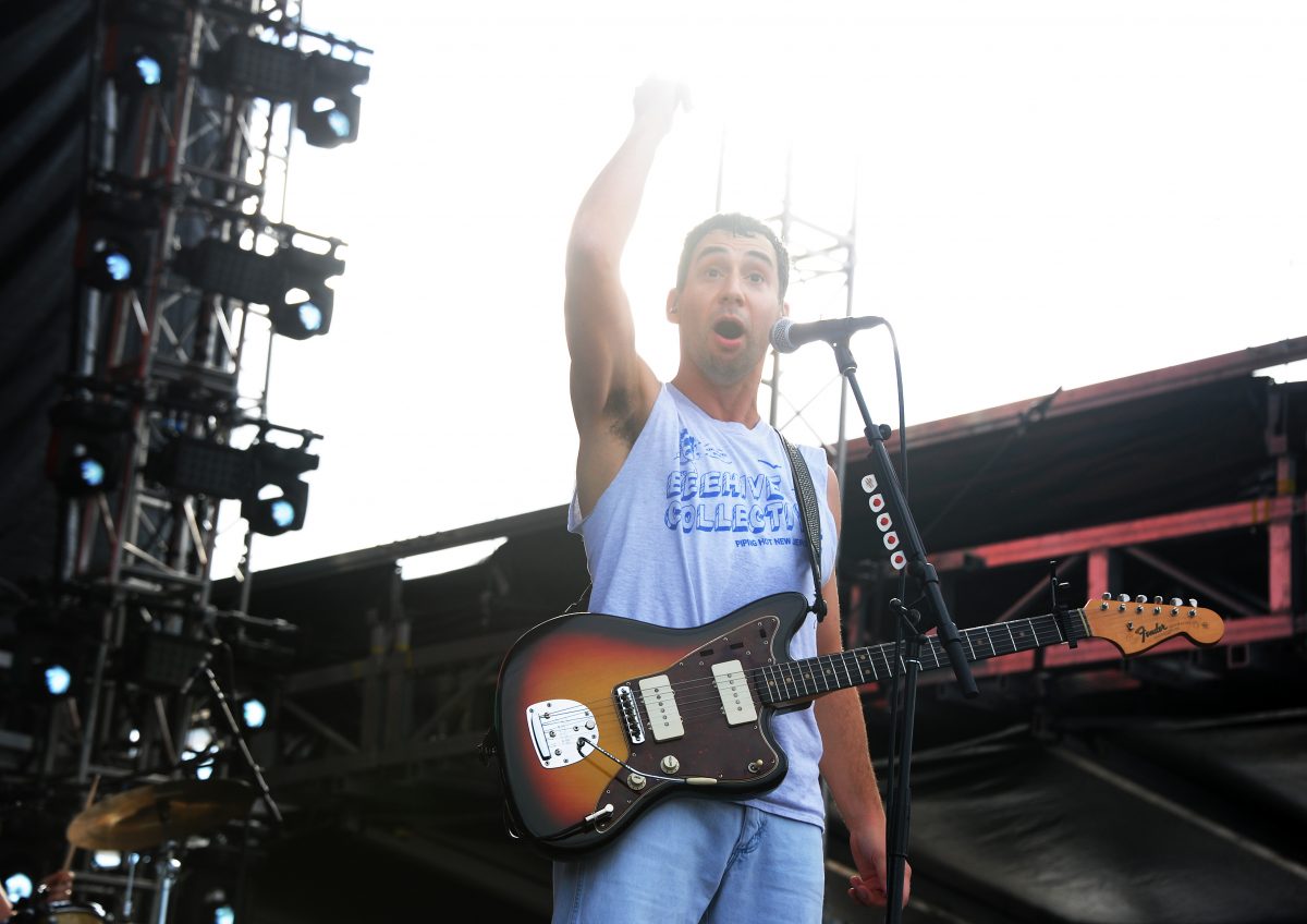 Jack Antonoff de Bleachers se produit sur scène lors du festival Audacy Beach