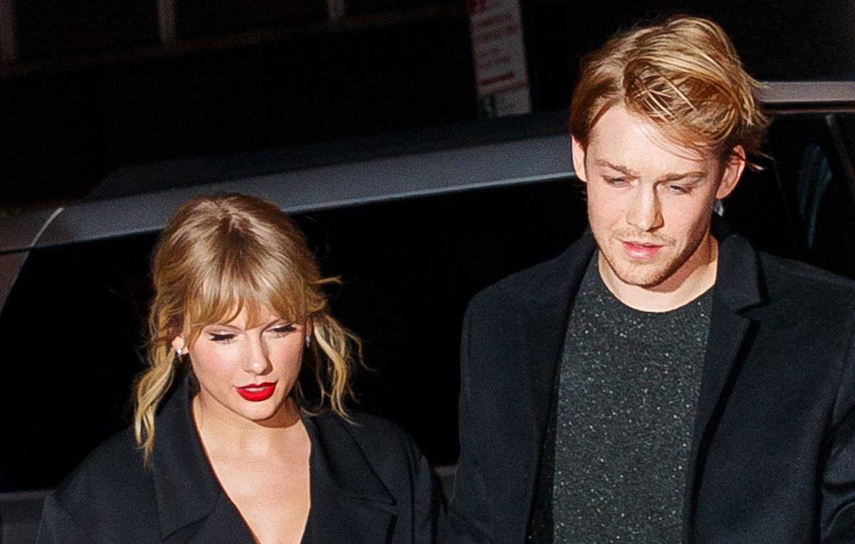 Taylor Swift et Joe Alwyn marchent ensemble en 2019