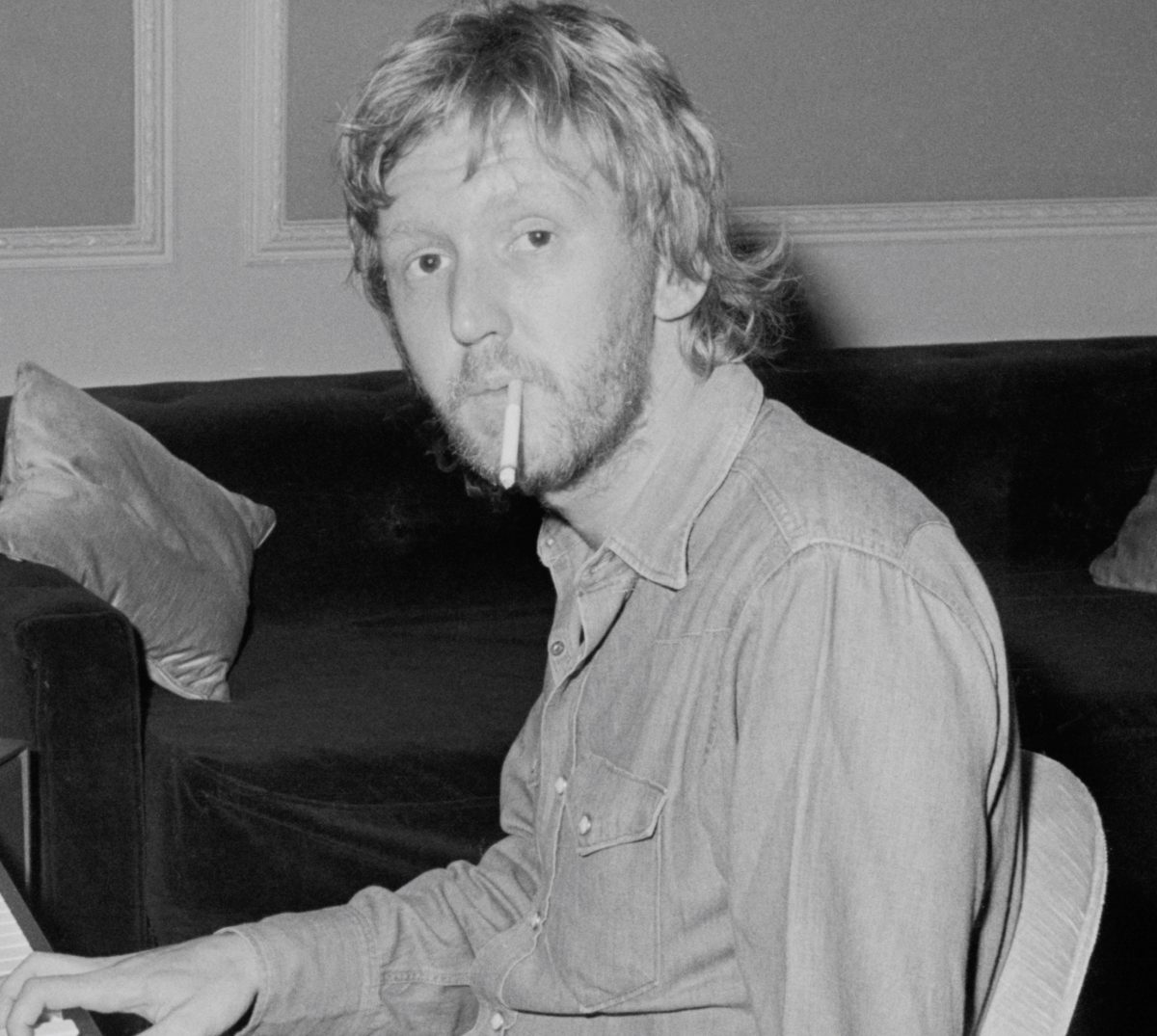 Harry Nilsson avec une cigarette