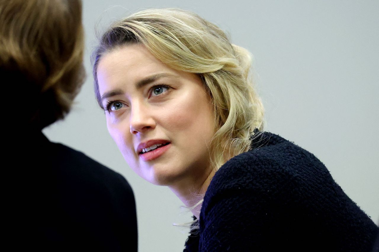 Amber Heard lors du procès en diffamation Depp vs Heard de 50 millions de dollars américains, qui, selon les experts juridiques, penche en faveur de Depp