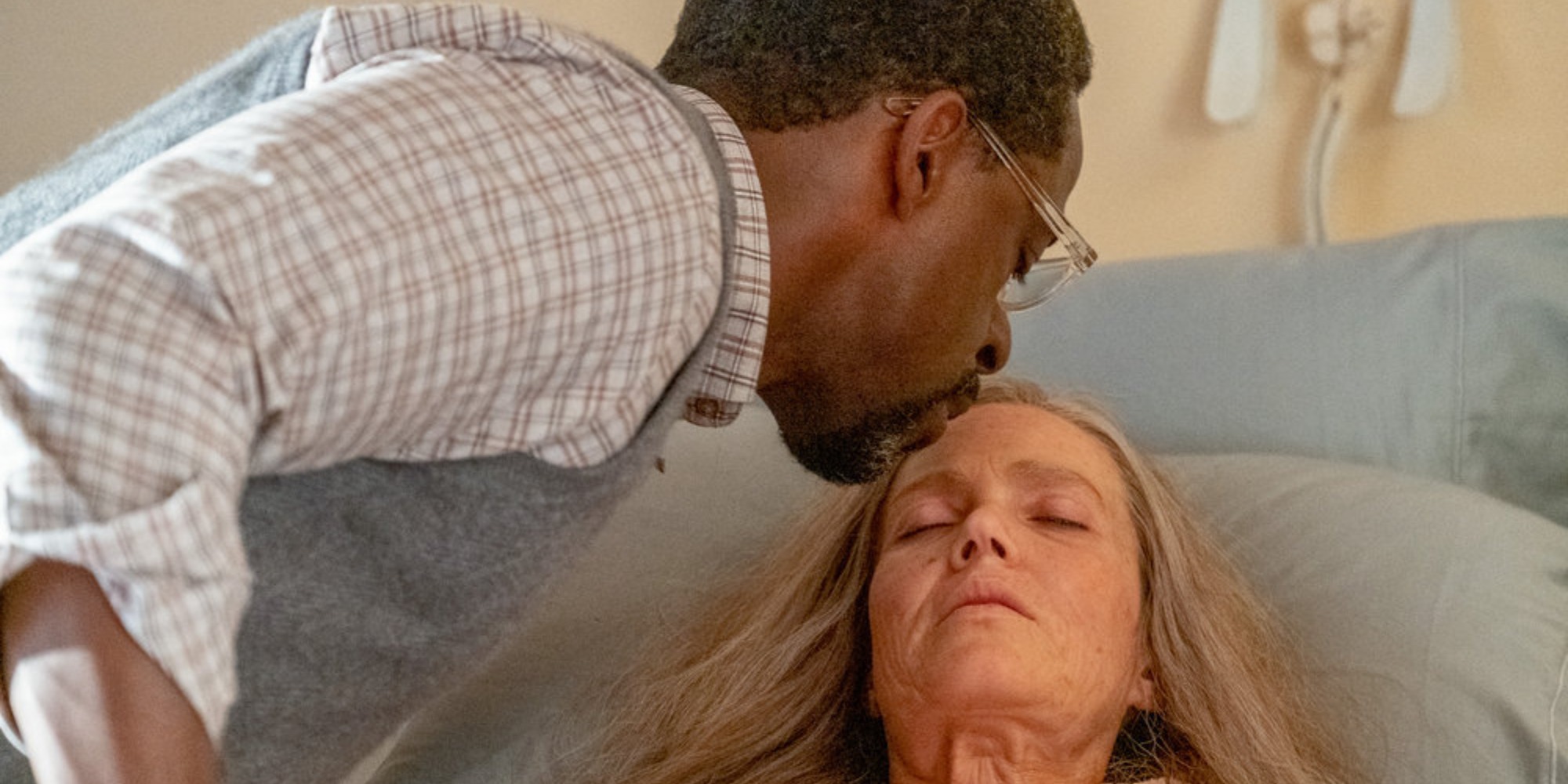 Sterling K. Brown et Mandy Moore sur le tournage de This Is Us.