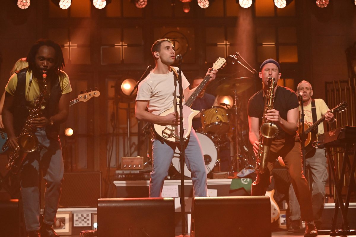 Les invités musicaux Jack Antonoff et Bleachers se produisent sur 'Saturday Night Live'