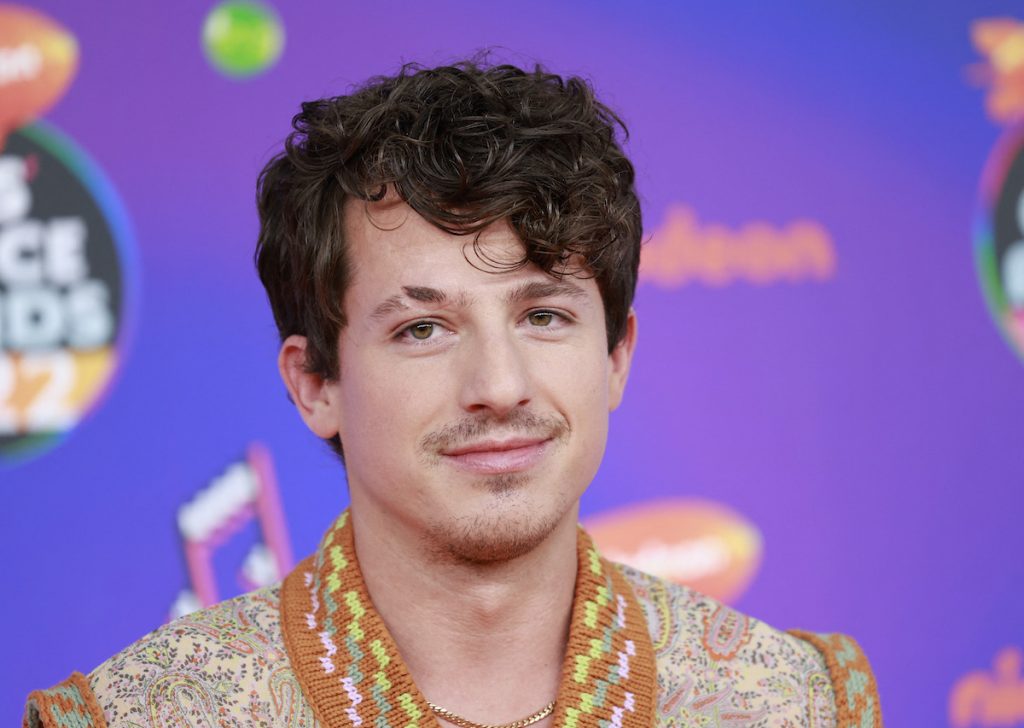 L'auteur-compositeur-interprète Charlie Puth assiste aux Nickelodeon Kids' Choice Awards 2022
