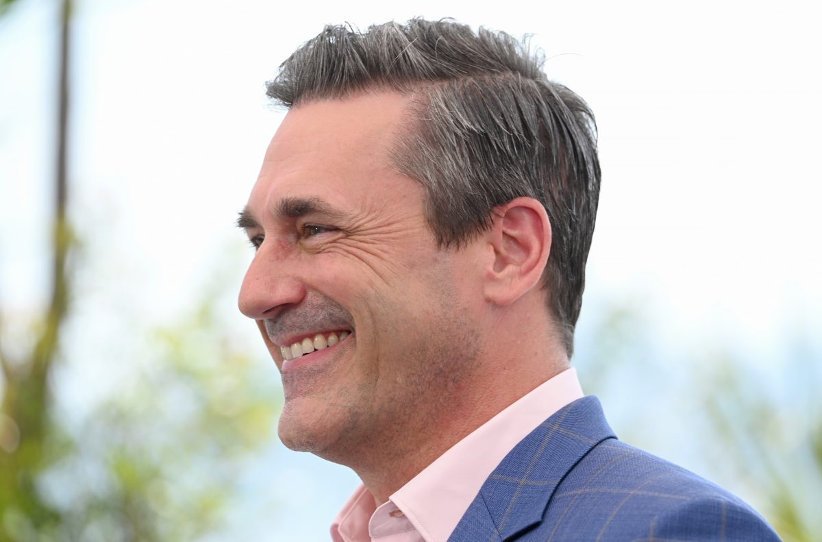 Jon Hamm assiste au photocall de Top Gun: Maverick qui met également en vedette Tom Cruise au 75e festival annuel de Cannes