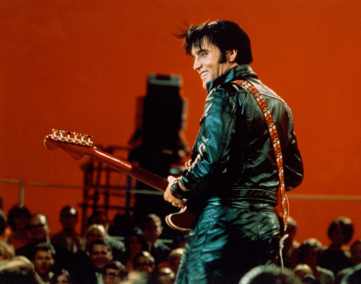 Elvis Presley avec une guitare