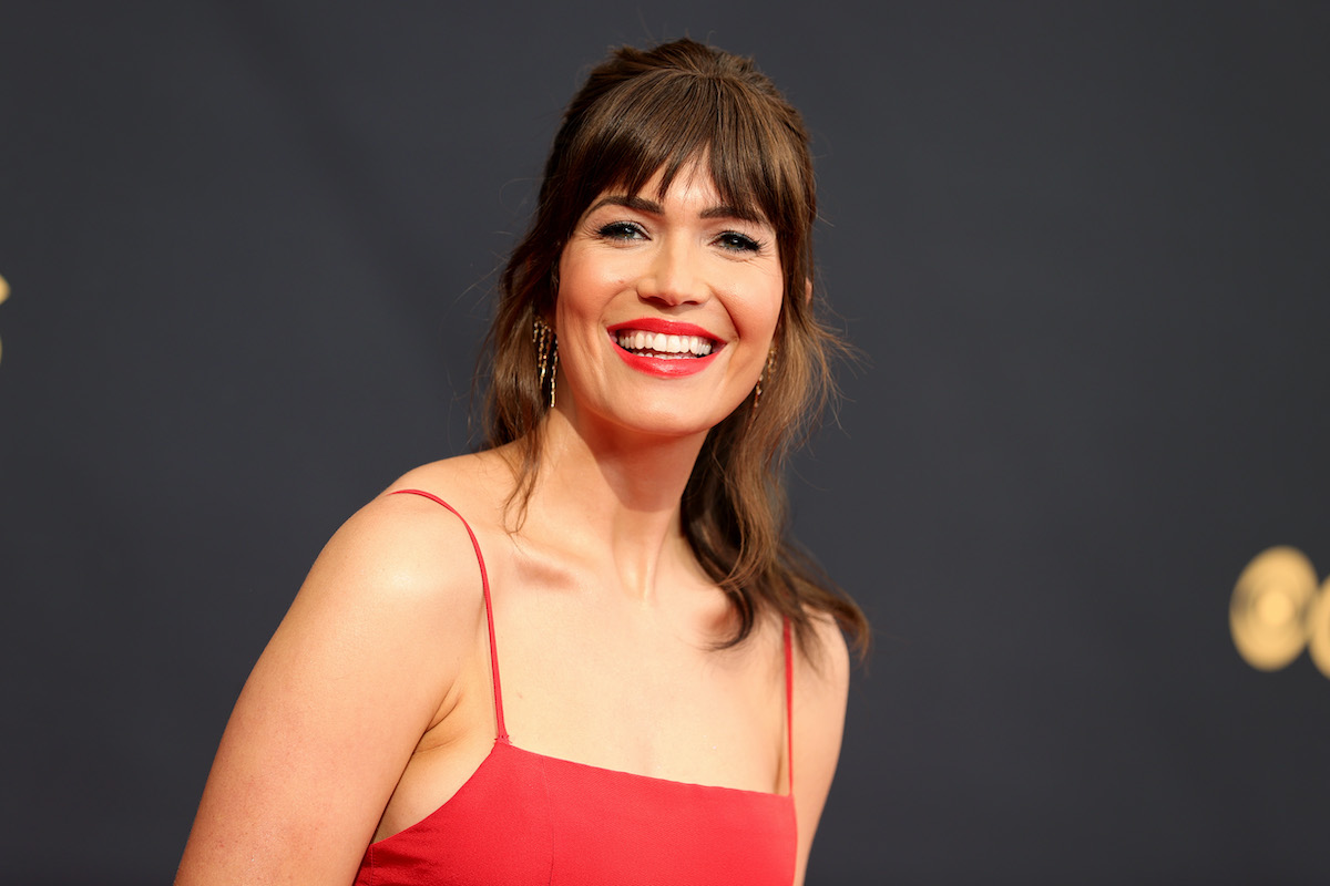Mandy Moore sourit