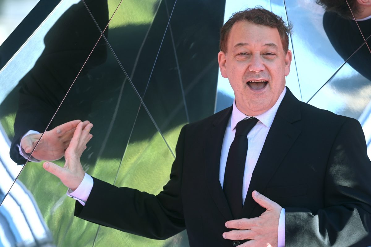 Le réalisateur Sam Raimi assiste au photocall de Doctor Strange 2 avec Doctor Strange et Scarlet Witch