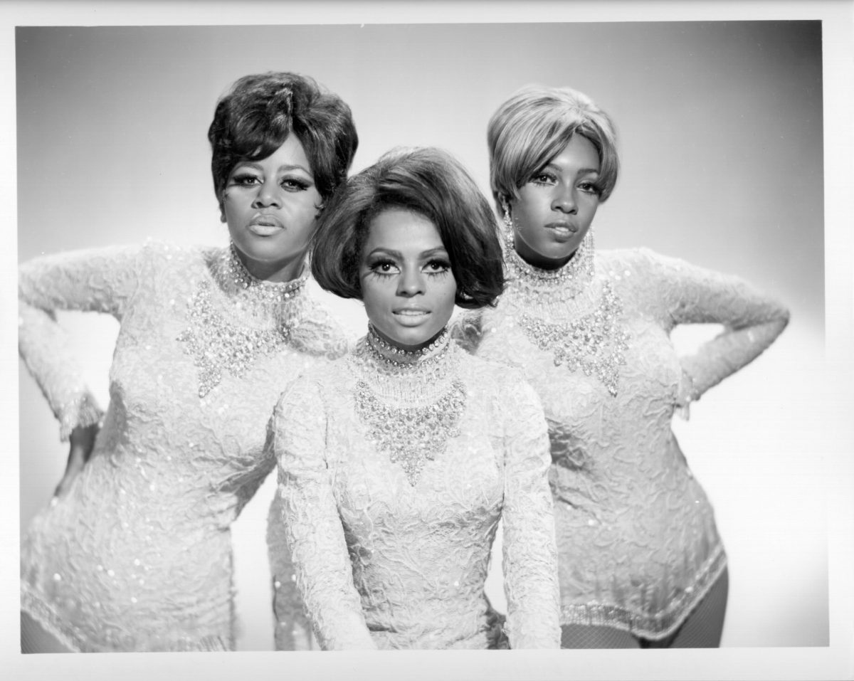 Les Supremes portant des colliers