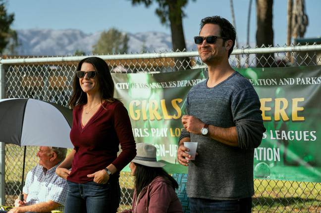 Manuel Garcia-Rulfo et Neve Campbell sont les vedettes. Crédit : Netflix