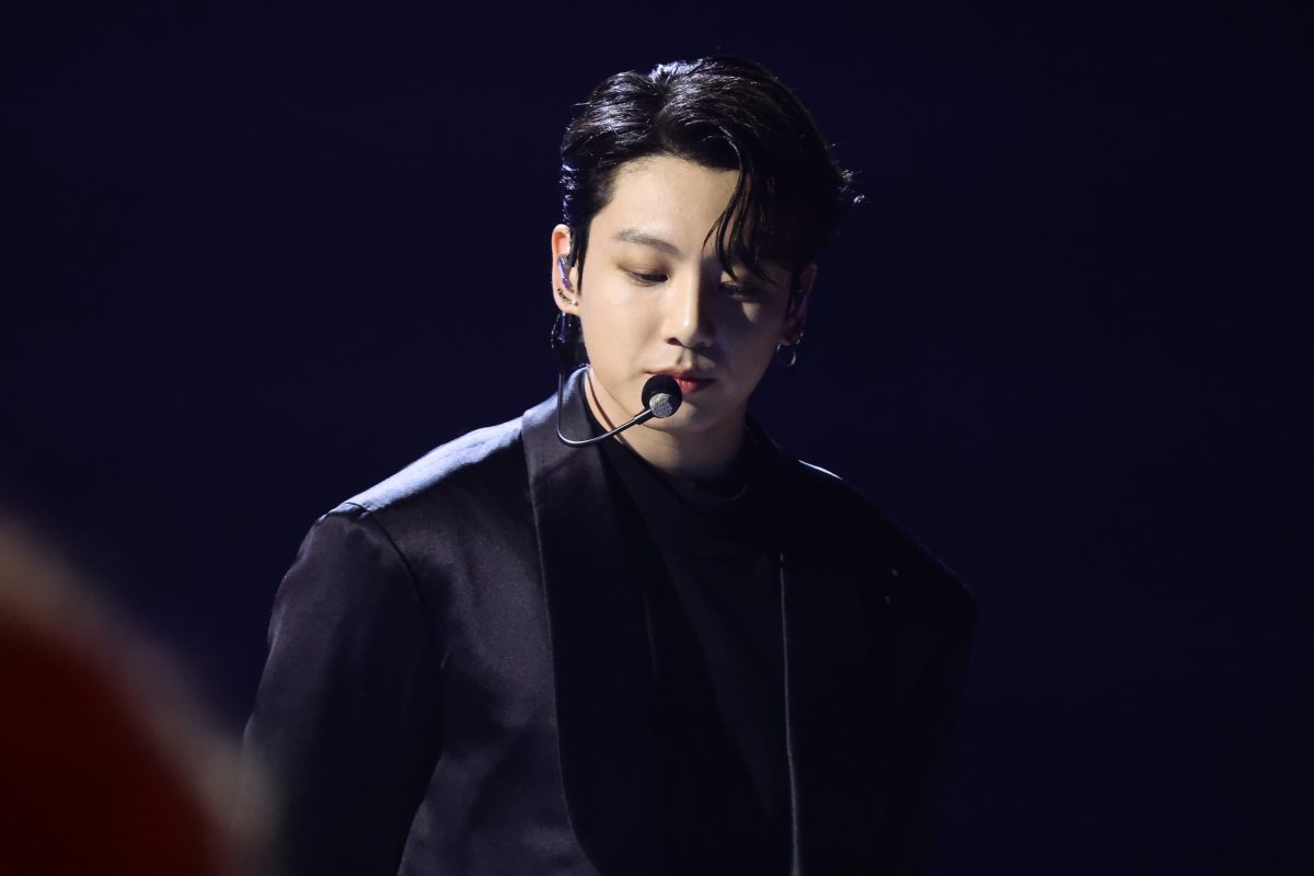 Jungkook de BTS se produit sur scène lors de la 64e cérémonie annuelle des GRAMMY Awards