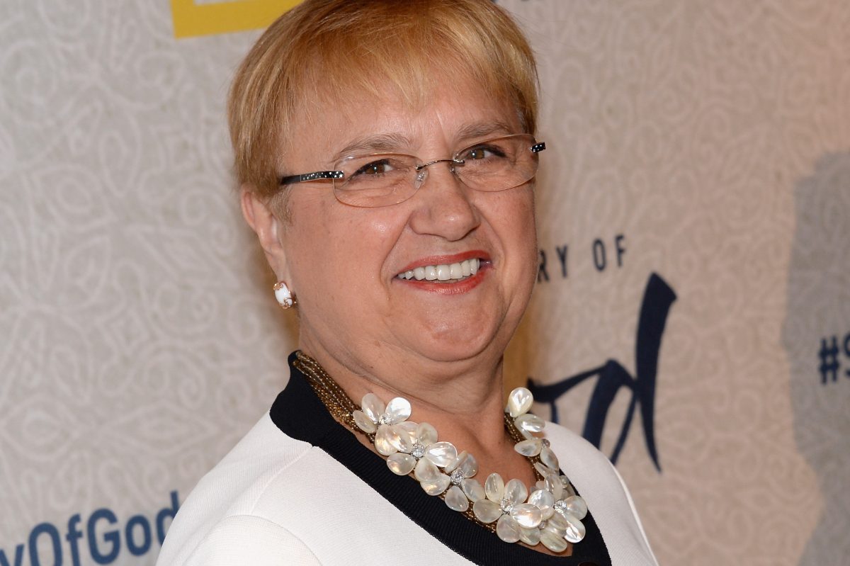 La célèbre chef Lidia Bastianich partage la recette populaire de poulet et de pommes de terre de sa mère.