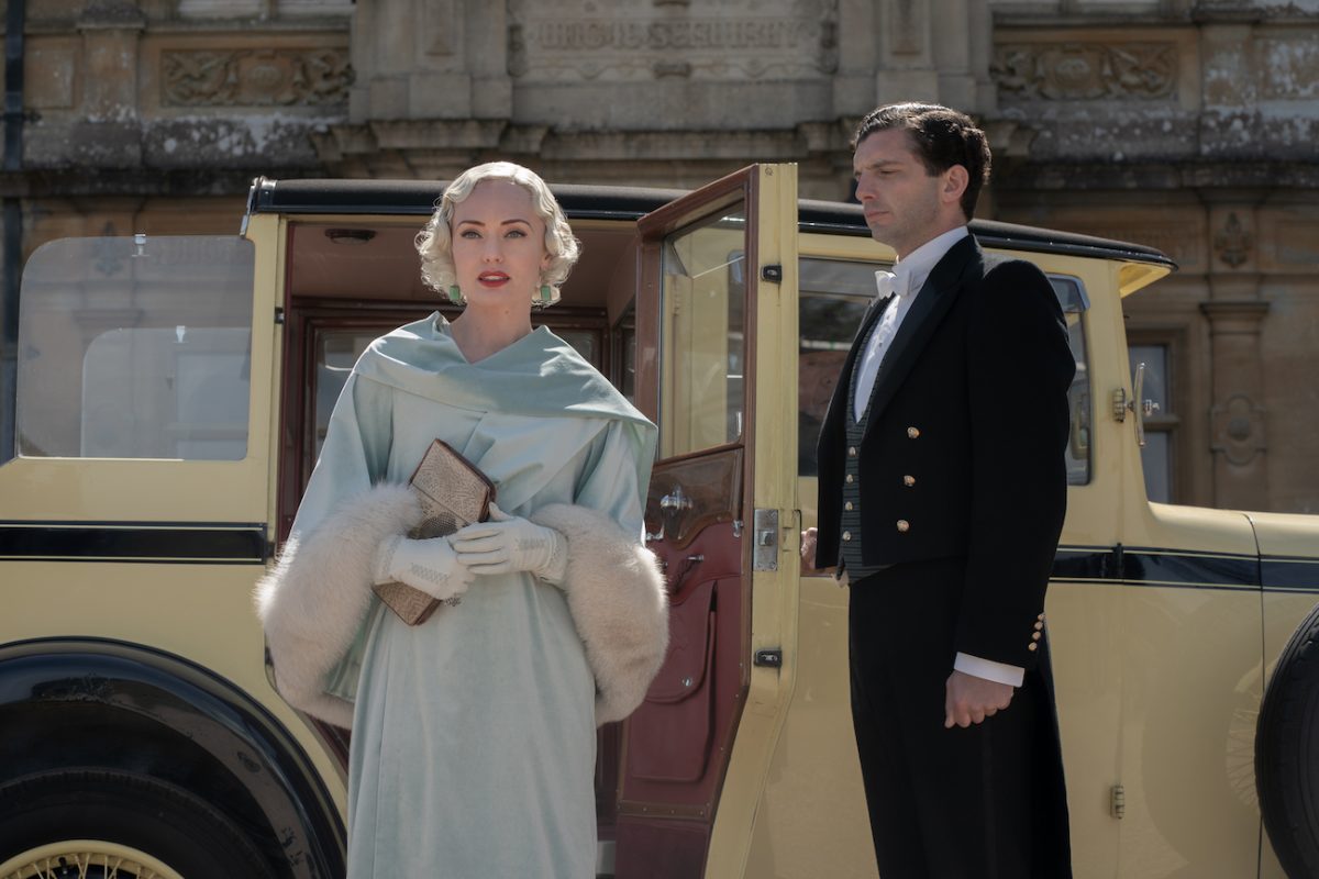 Laura Haddock dans le rôle de Myrna Dalgleish et Michael Fox dans le rôle d'Andy dans 