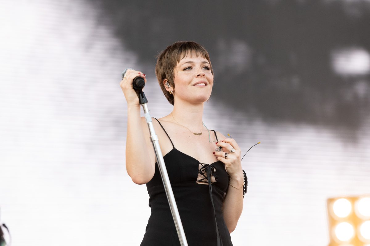La chanteuse Maggie Rogers se produit sur la scène principale pendant le week-end 2, jour 2 du Coachella Valley Music & Arts Festival 2022