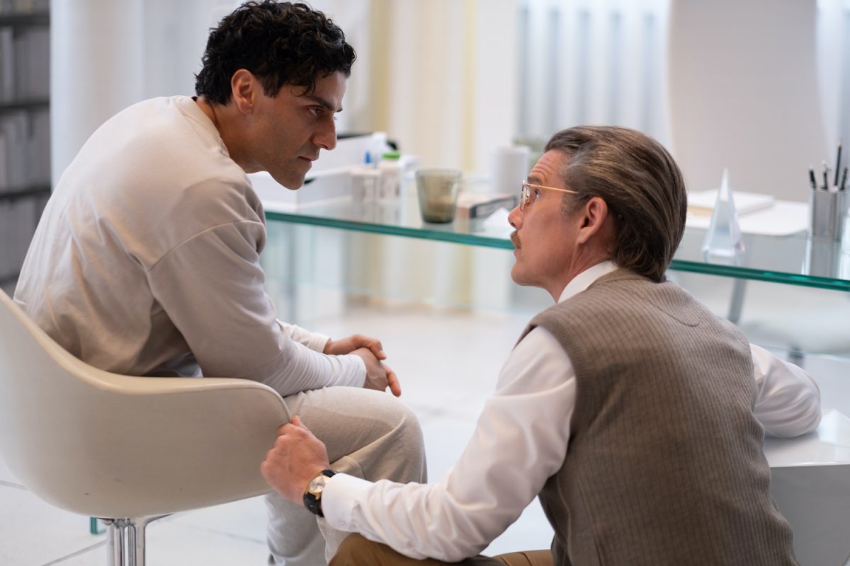 Oscar Isaac dans le rôle de Marc Spector (ou Jake Lockley) et Ethan Hawke dans le rôle d'Arthur Harrow dans l'épisode 6 de Moon Knight.