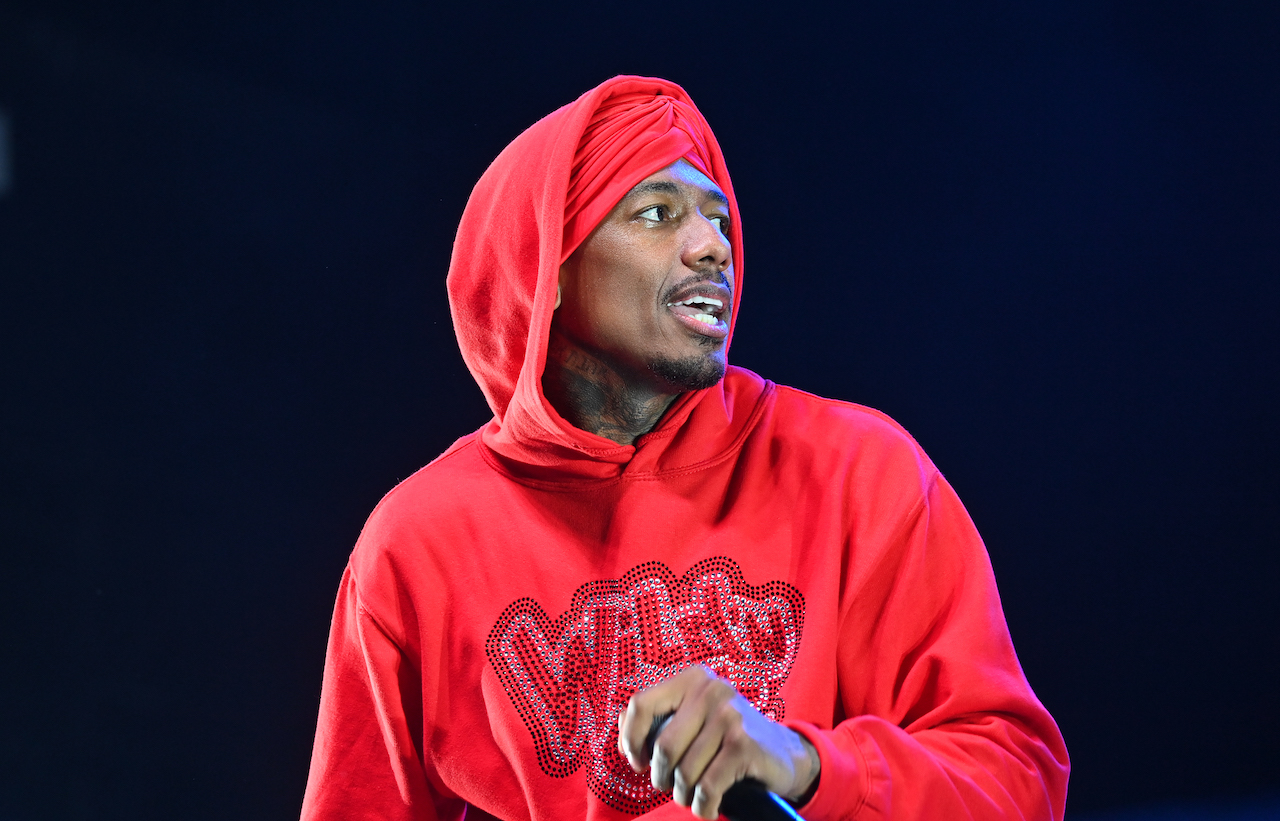 Nick Cannon sur scène;  Cannon dit que la mère de ses enfants n'a pas à s'entendre