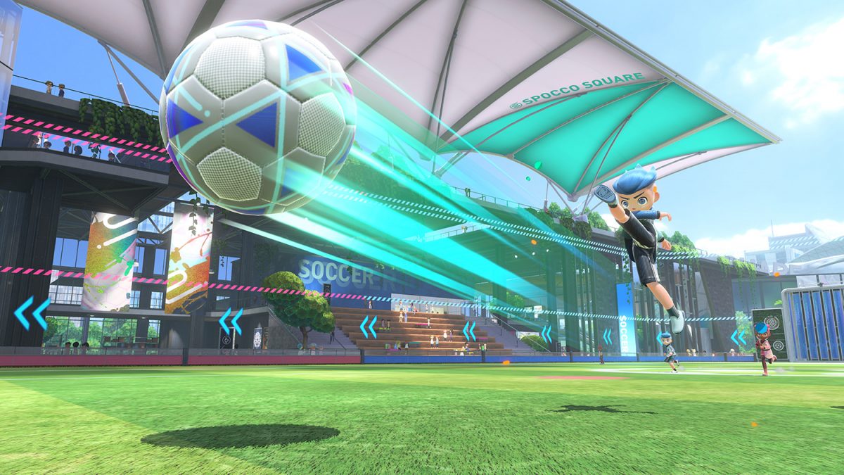 Un sportif joue au football sur Nintendo Switch Sports