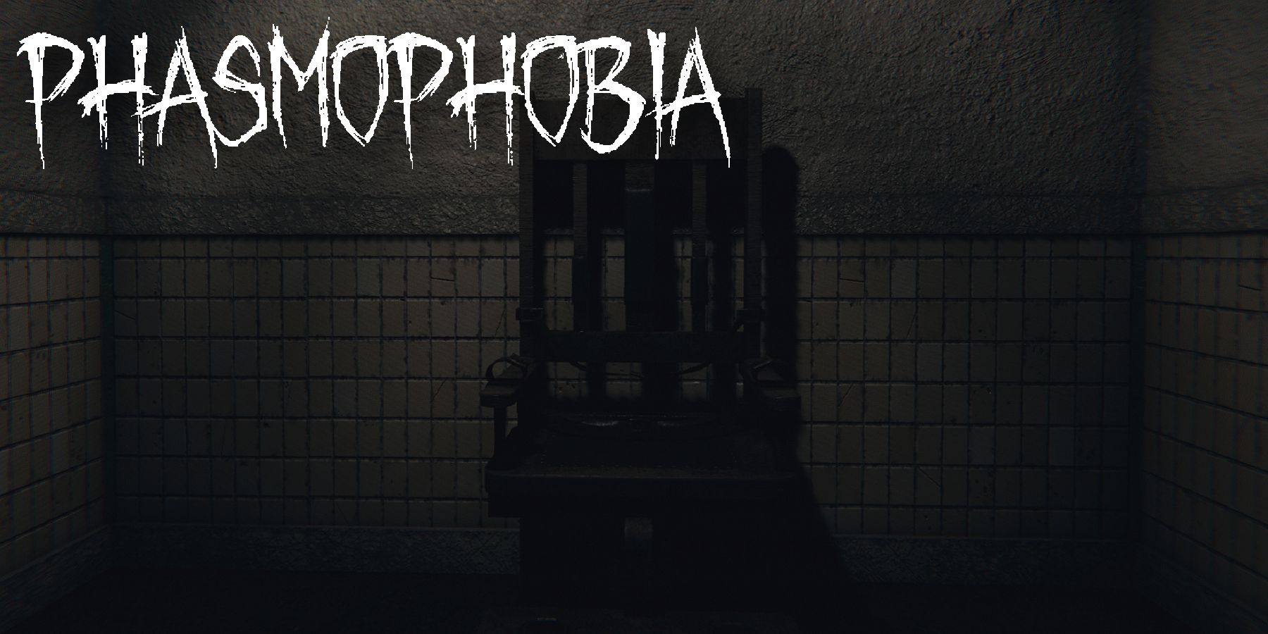 Une chaise dans une pièce très sombre avec le logo Phasmophobia dans le coin supérieur gauche.