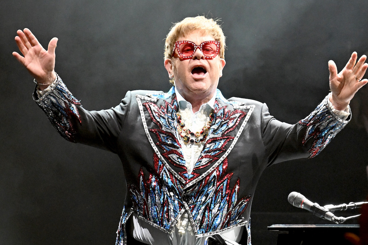 Quelle est la taille d'Elton John