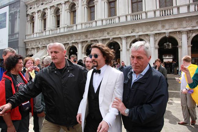 L'acteur Johnny Depp lors du tournage du film le touriste sur la place Saint-Marc de Venise. Crédit : Alamy.