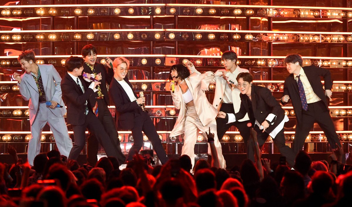 Halsey et BTS se produisent lors des Billboard Music Awards 2019