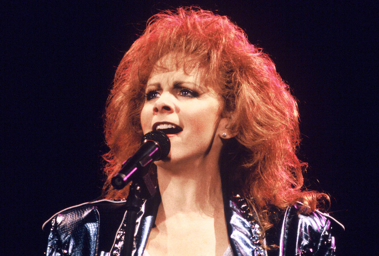 Reba McEntire se produit deux ans après le tournage de 