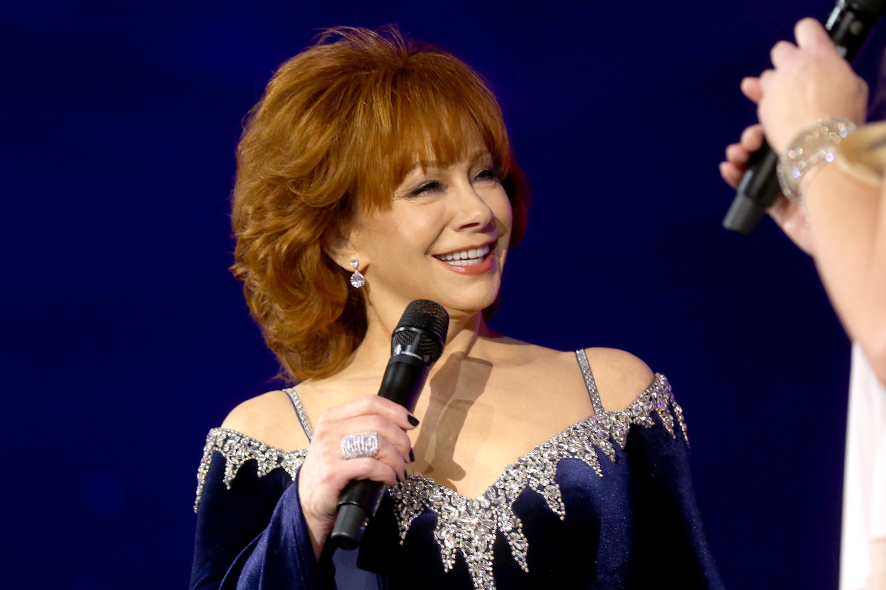Reba McEntire montre sa bonne capacité d'écoute