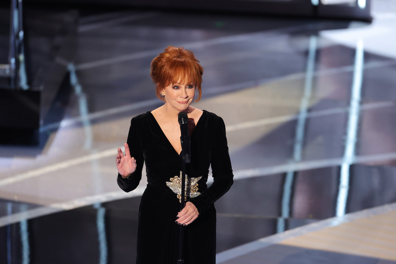 Reba McEntire regrette d'avoir abusé de son corps dans sa jeunesse