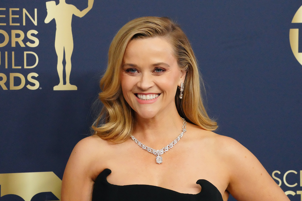 Reese Witherspoon sourit