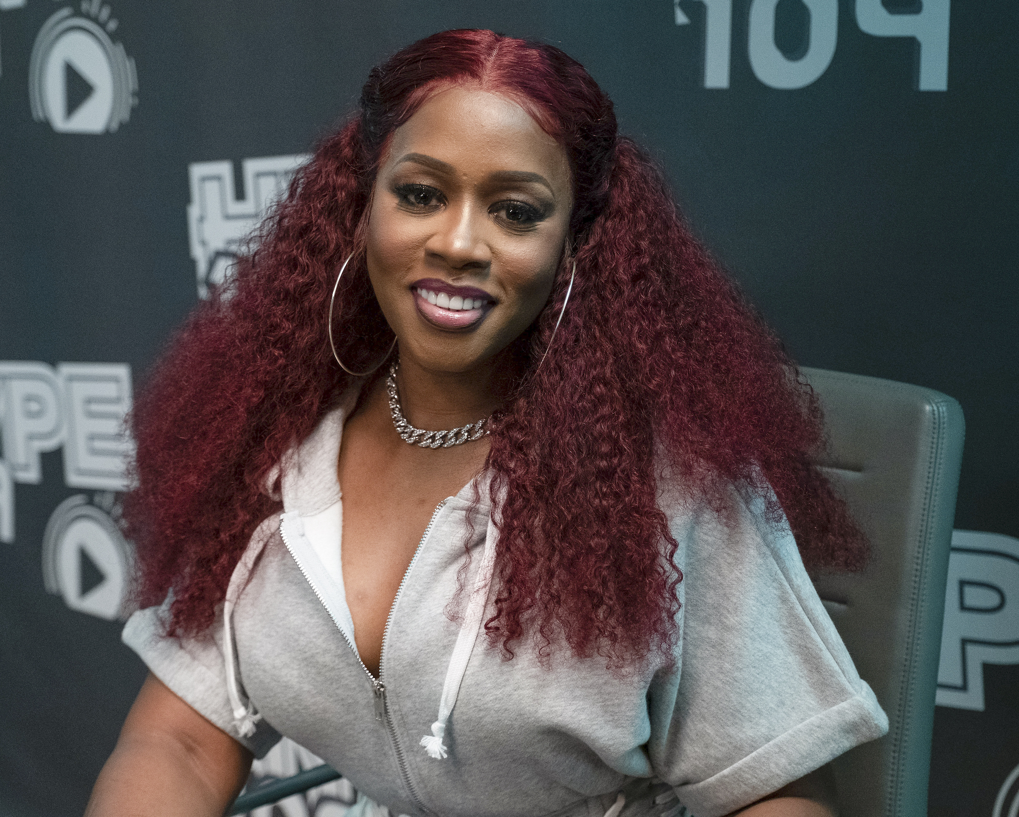 Remy Ma aux cheveux roux