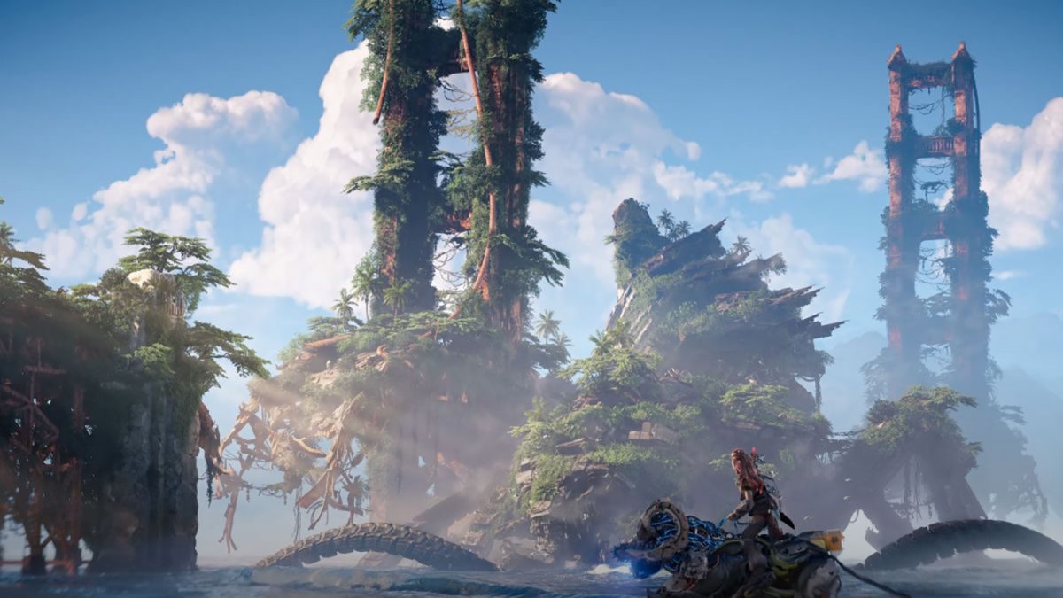 Aloy monte à cheval devant un paysage urbain à Horizon Forbidden West, qui est l'un des nombreux jeux à recevoir des émissions de télévision