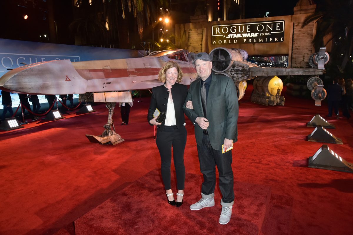 Le patron de Marvel Kevin Feige et Caitlin Feige assistent à la première du film Rogue One : A Star Wars Story