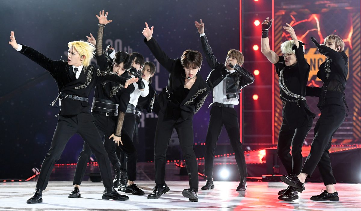 Stray Kids se produit sur scène lors des 30e Seoul Music Awards
