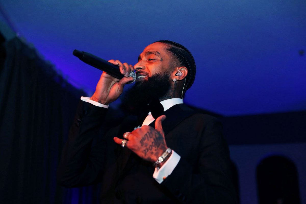 Nipsey Hussle sur scène ; un nouveau documentaire YouTube se concentre sur le côté commercial de Hussle