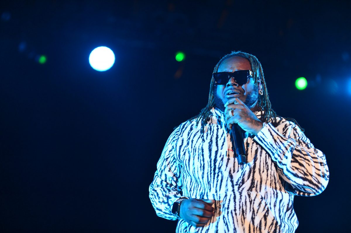 T-Pain se produit sur scène avec The Roots et DJ Jazzy Jeff lors du 15e Festival annuel de musique Jazz In The Gardens