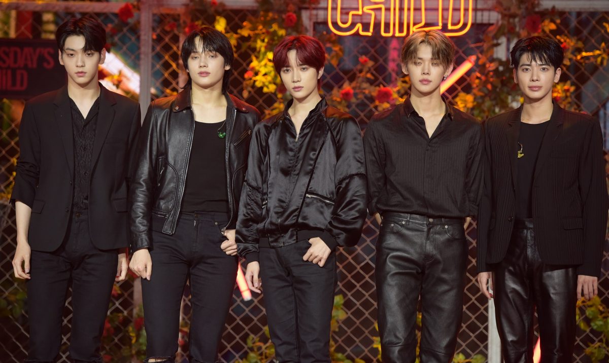 Les membres de TXT posent à la vitrine médiatique du groupe pour 'minisode 2: Thursday's Child'
