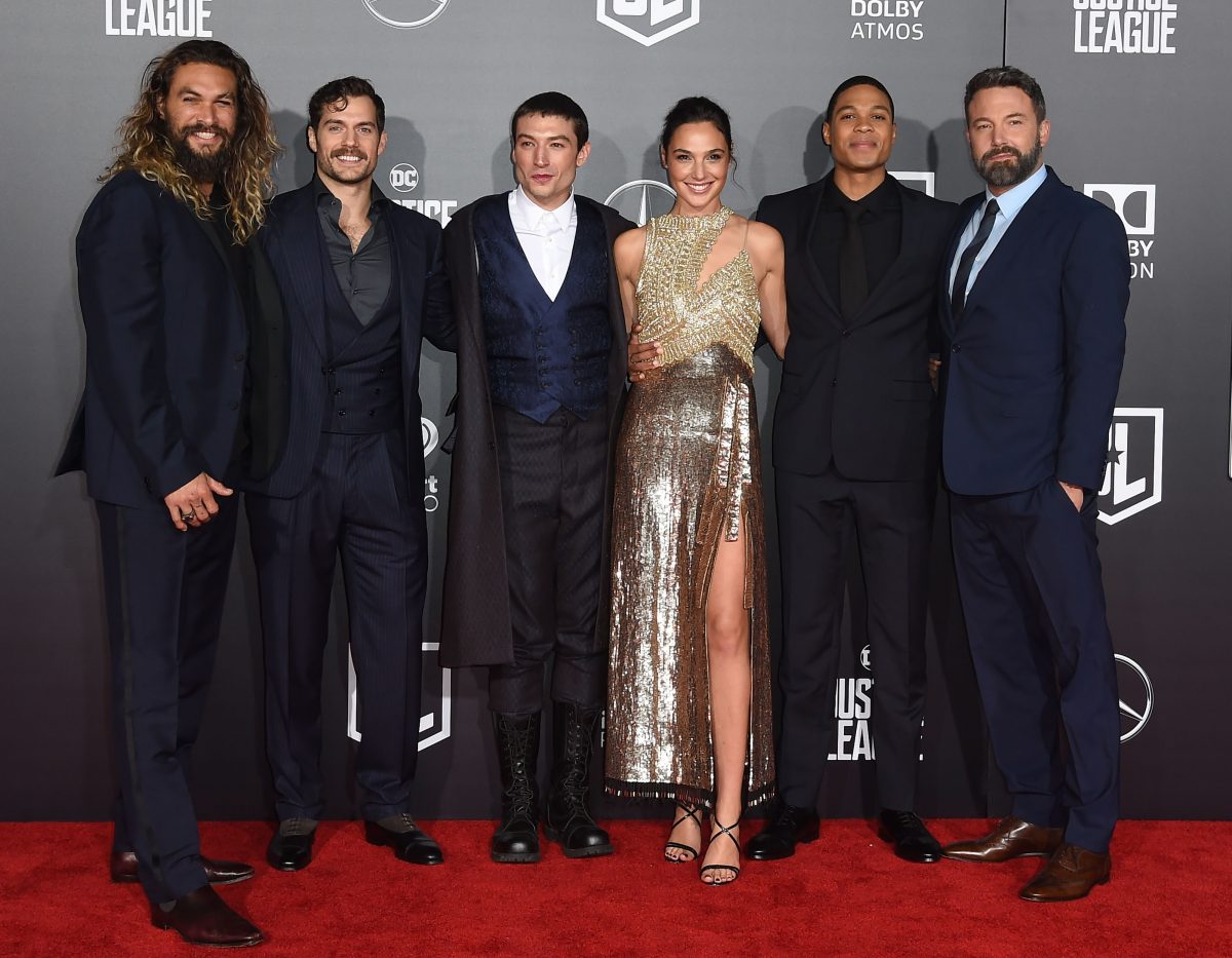 Jason Momoa, Henry Cavill, Ezra Miller, Gal Gadot, Ray Fisher et Ben Affleck, qui jouent dans le film de bande dessinée 