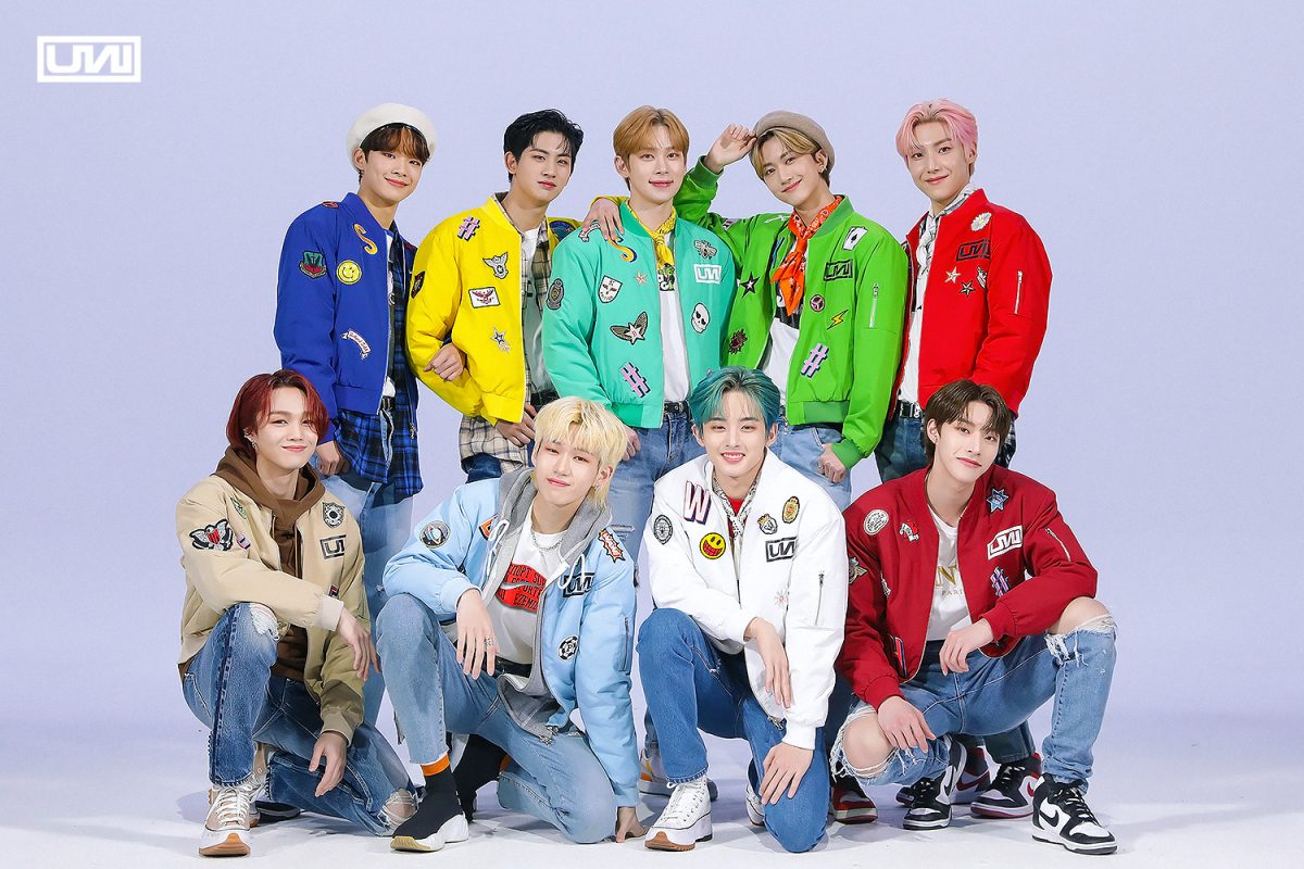 Les membres de YOUNITE posent pour une photo promotionnelle