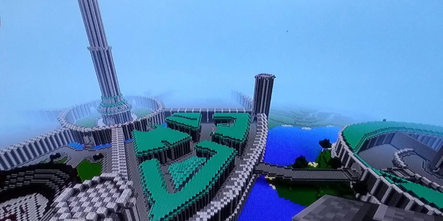 Image de Minecraft montrant la tour White-Gold de la cité impériale d'Oblivion.