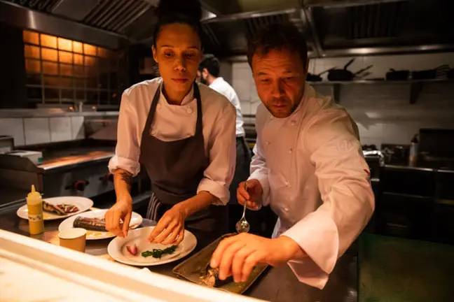 Graham joue un chef cuisinier poussé à ses limites dans Boiling Point. Crédit : Libération du vertige