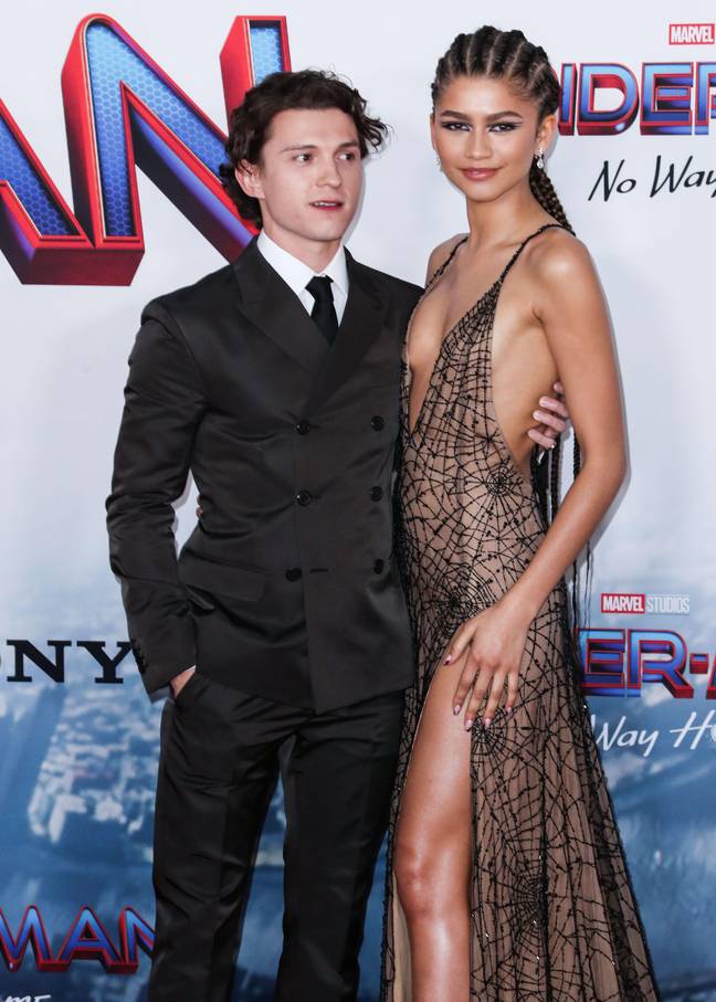 Tom sort avec Zendaya.  Crédit : Alamy