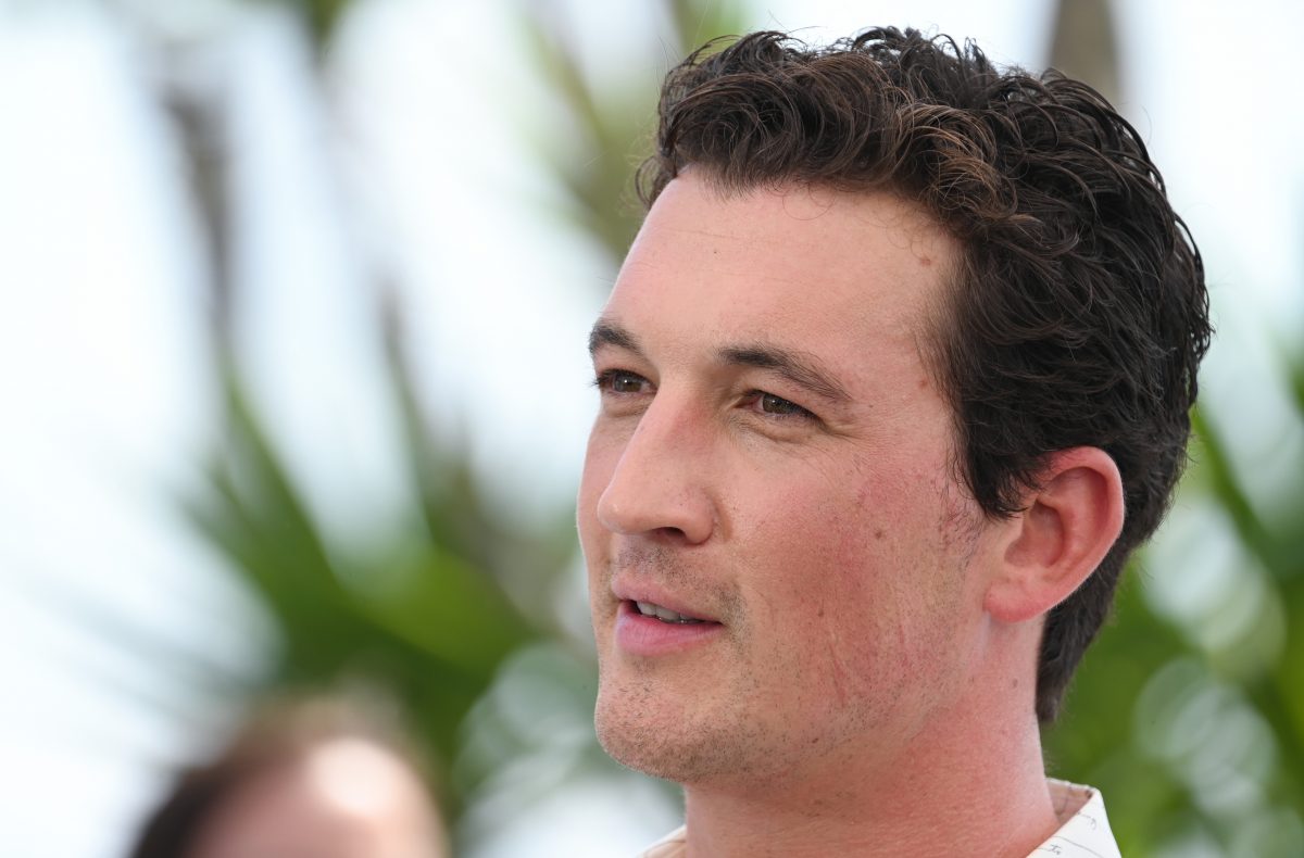 Miles Teller assiste au photocall de Top Gun: Maverick au 75e festival de Cannes