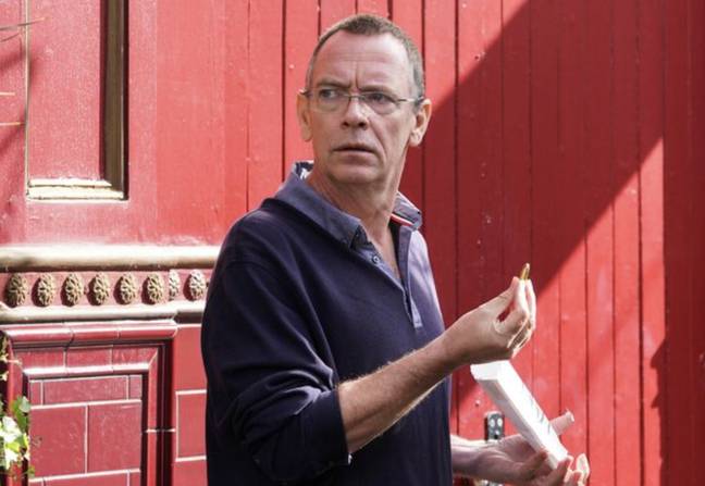 Adam Woodyatt a critiqué les écrivains d'EastEnders pour avoir transformé son personnage, Ian Beale, en