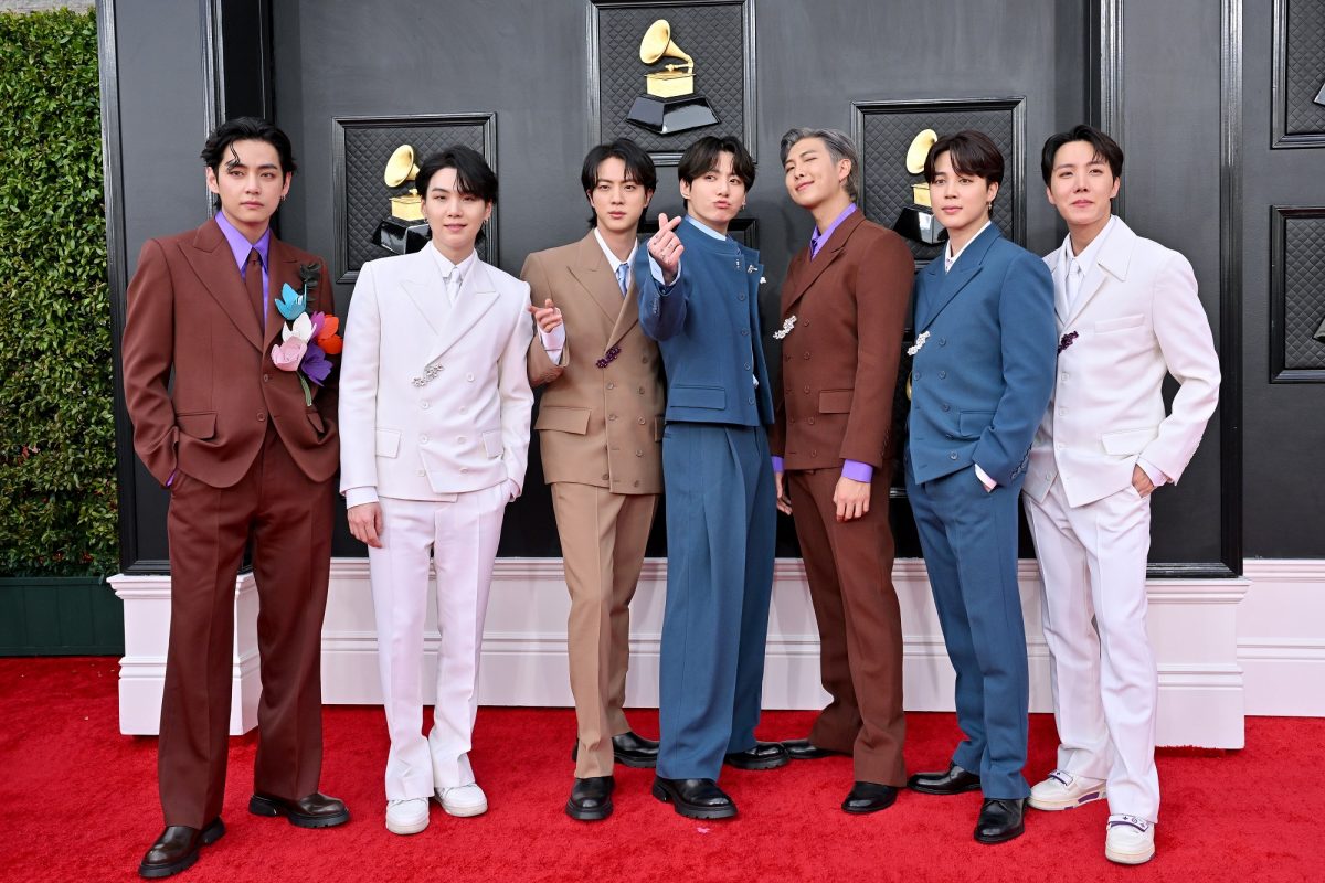 V, Suga, Jin, Jungkook, RM, Jimin et J-Hope de BTS assistent aux Grammy Awards 2022