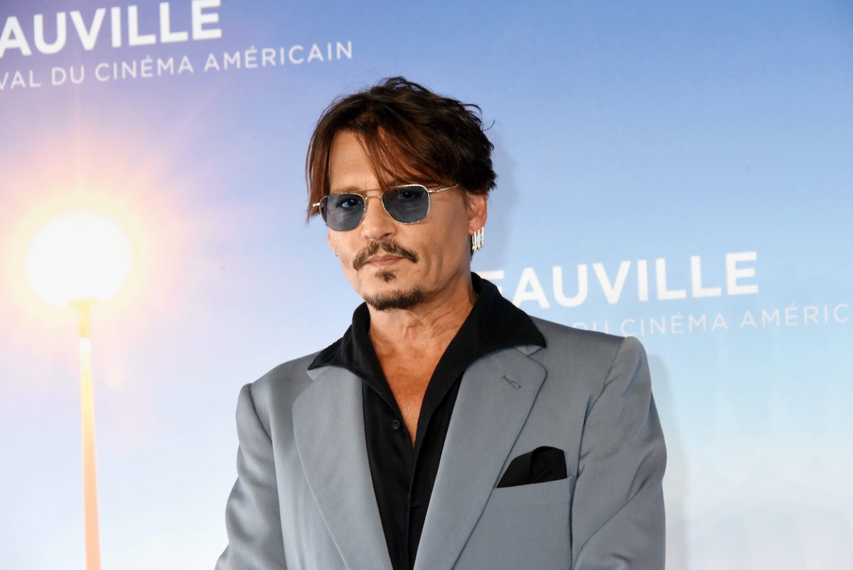 Johnny Depp assiste à une séance médiatique en 2019 pour son film 