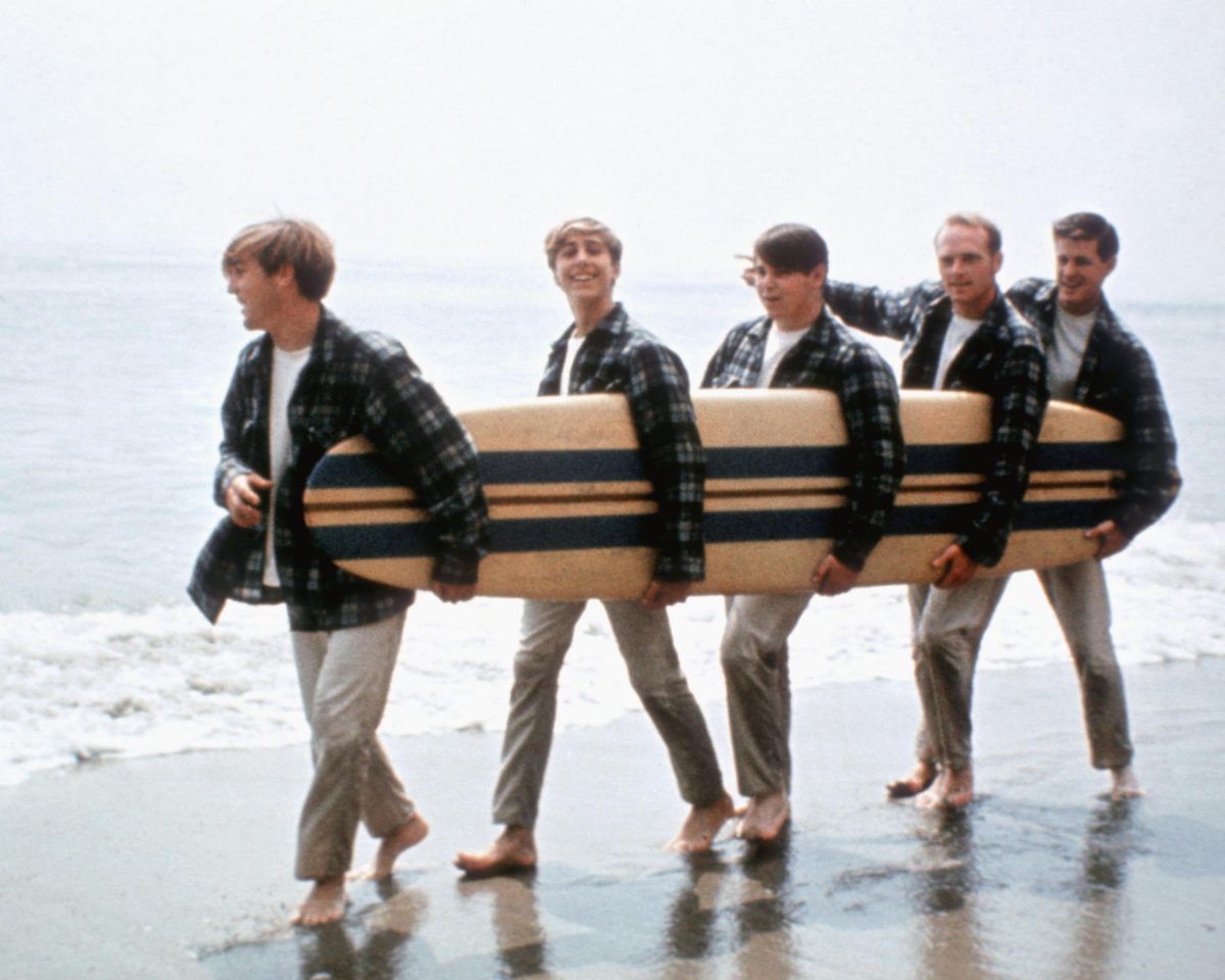 Les Beach Boys près de l'océan
