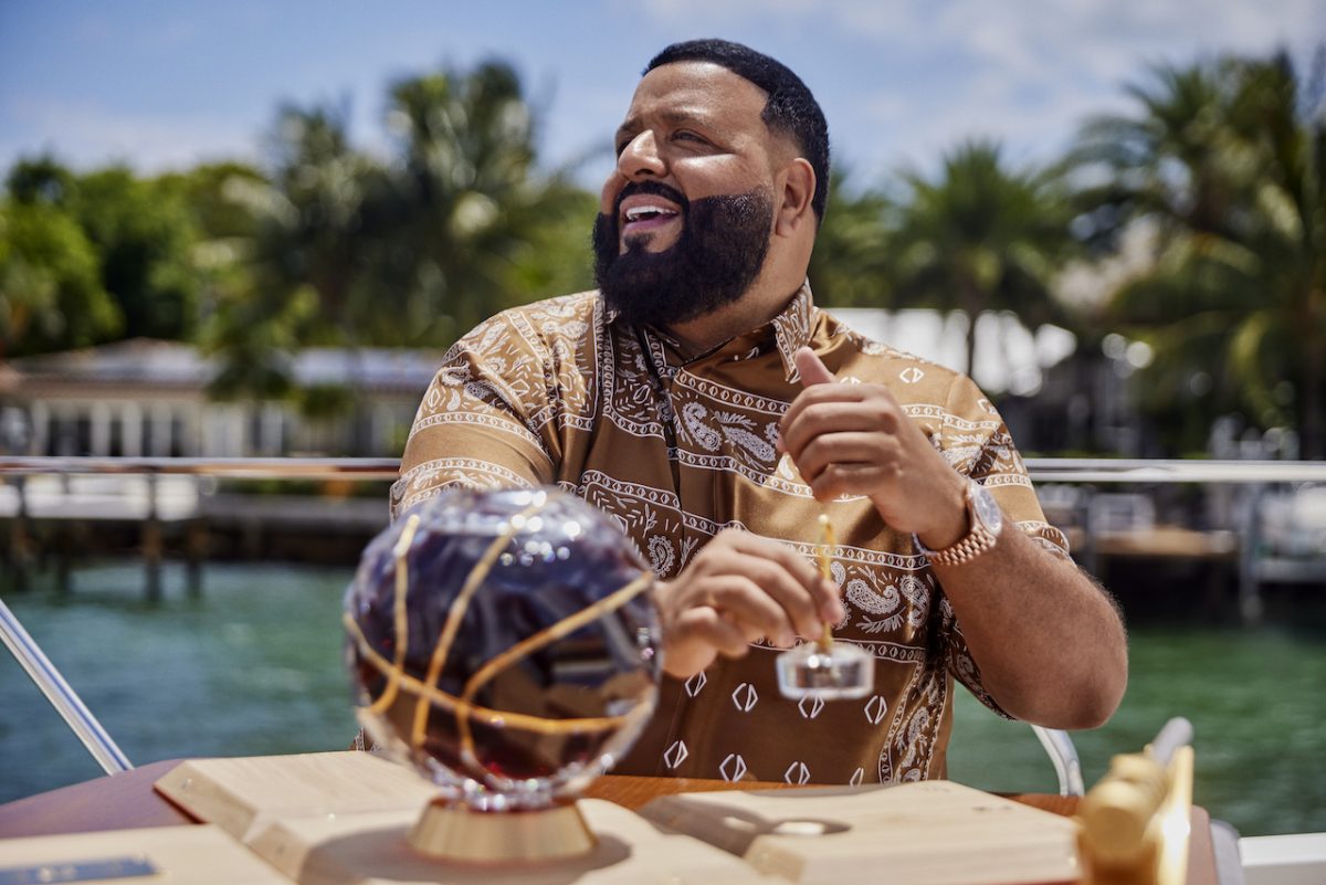 DJ Khaled reçoit un article Hennessy spécial pour le 75e anniversaire de la NBA