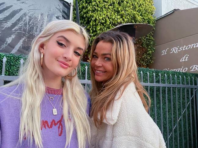 Denise Richards soutient sa fille Sami Sheen. Crédit : Instagram/@samisheen