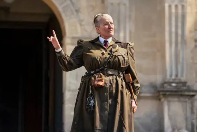 Emma Thompson joue le rôle de Miss Trunchbull. Crédit : Netflix/Sony